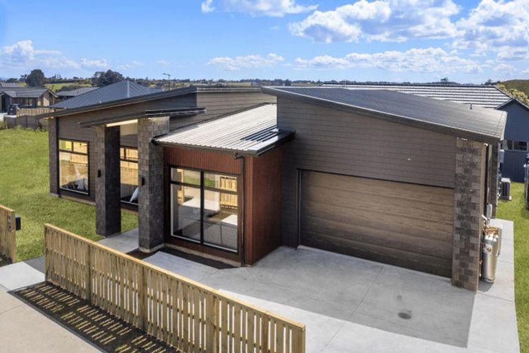 Photo of property in 111 Mclarin Road, Glenbrook, 2681