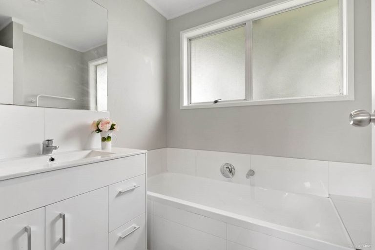 Photo of property in 43 Sunlands Drive, Manurewa, Auckland, 2102