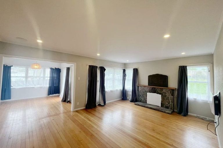 Photo of property in 9 Reiman Street, New Lynn, Auckland, 0600