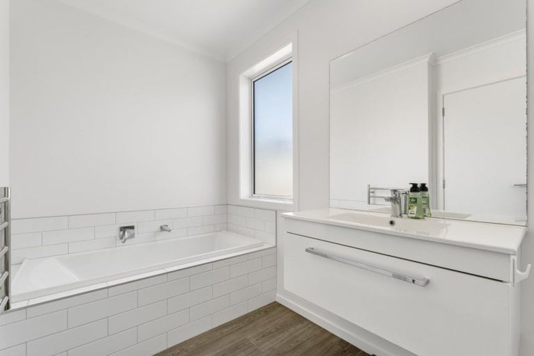 Photo of property in 24 Foley Grove, Pyes Pa, Tauranga, 3110