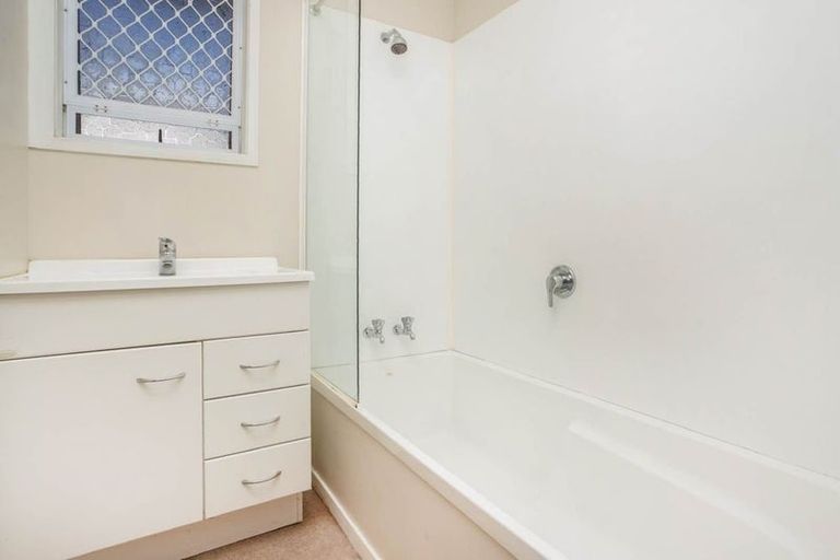 Photo of property in 1/69 Hepburn Road, Glendene, Auckland, 0602