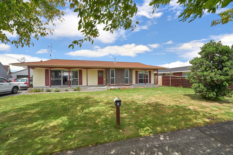 Photo of property in 7 Chadwick Place, Highbury, Palmerston North, 4412