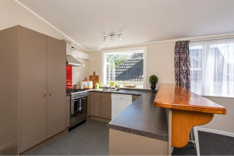 Photo of property in 296 Karori Road, Karori, Wellington, 6012