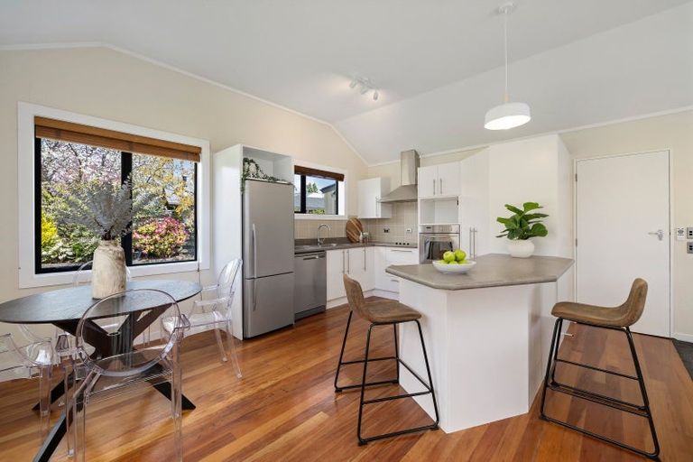 Photo of property in 35 Oregon Drive, Kelvin Heights, Queenstown, 9300