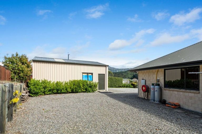 Photo of property in 10 Pukeko Place, Picton, 7220