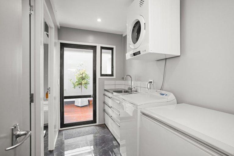 Photo of property in 37 Hikanui Drive, Havelock North, 4130