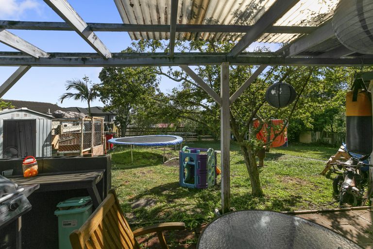 Photo of property in 15 Hydra Place, Glen Eden, Auckland, 0602