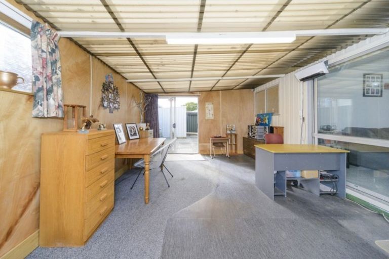 Photo of property in 1 Cohen Place, Milson, Palmerston North, 4414