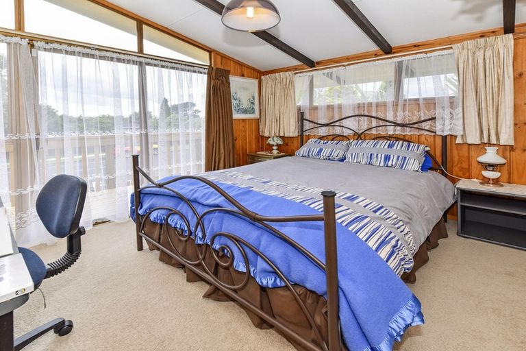 Photo of property in 28 Gibbons Road, Weymouth, Auckland, 2103