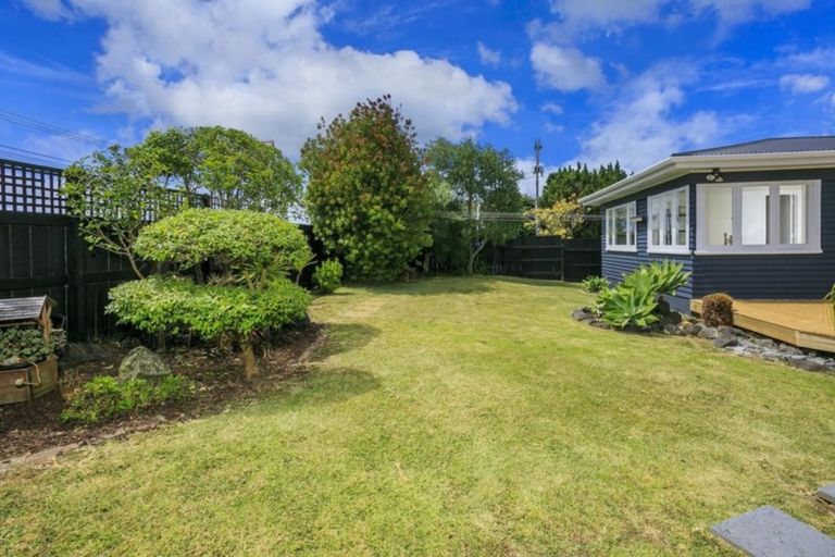 Photo of property in 2/84 Forrest Hill Road, Forrest Hill, Auckland, 0620