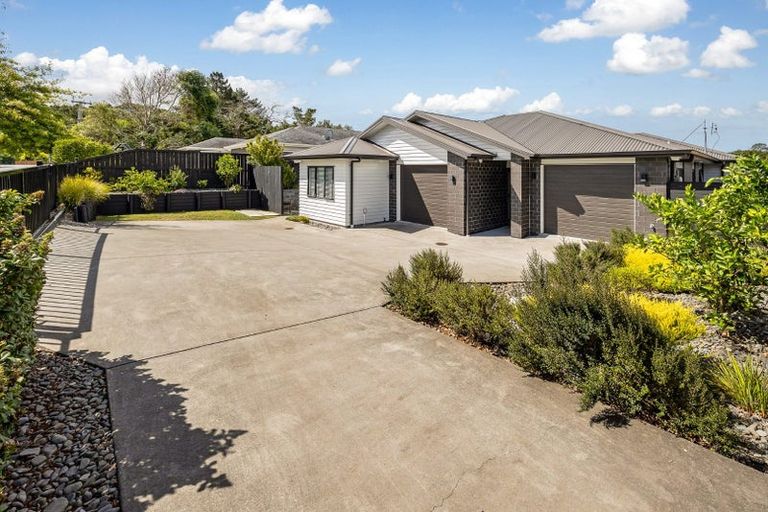 Photo of property in 60 Matua Road, Huapai, Kumeu, 0810