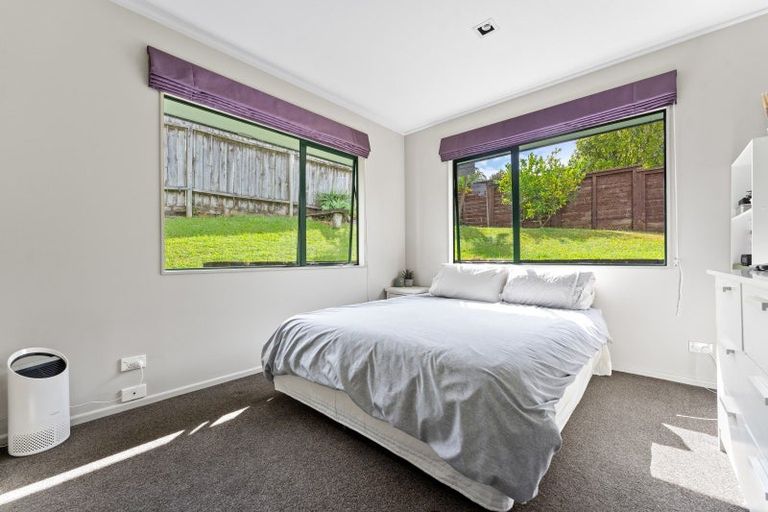 Photo of property in 34 Lagoon Way, West Harbour, Auckland, 0618