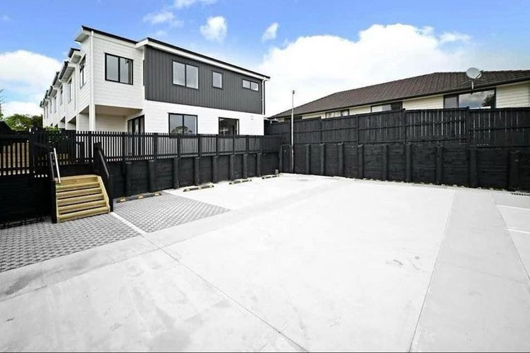 Photo of property in 5/29 Tudor Road, Henderson, Auckland, 0610