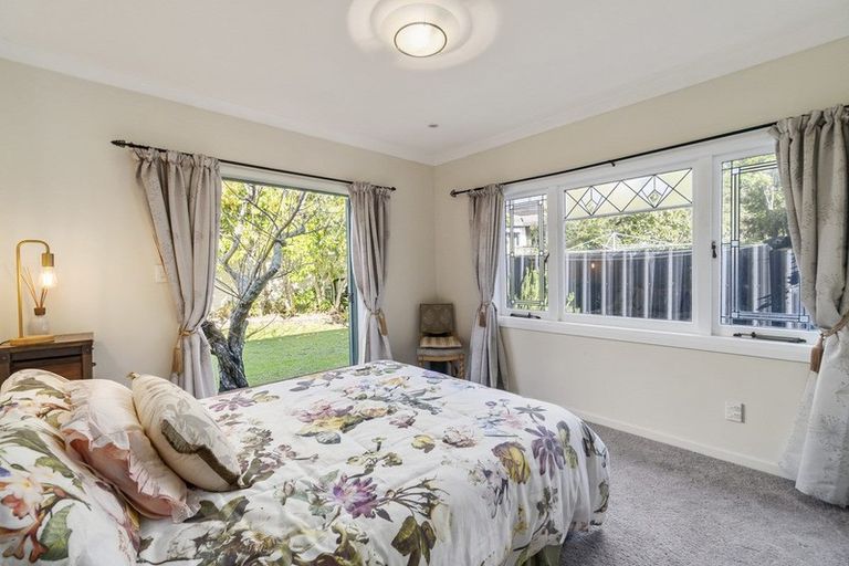 Photo of property in 1025 Beach Road, Torbay, Auckland, 0630