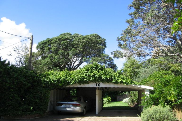 Photo of property in 10 Second Avenue, Stanley Point, Auckland, 0624