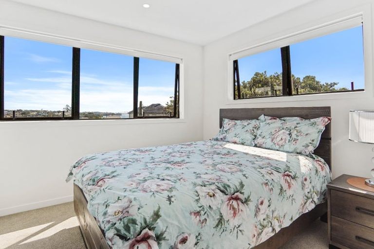 Photo of property in 9/35 Garadice Road, Rothesay Bay, Auckland, 0630