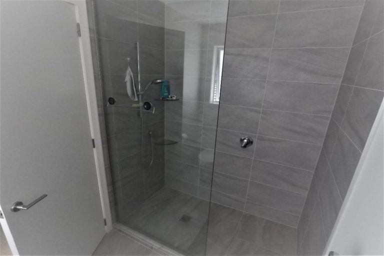 Photo of property in 47a Banks Boulevard, Whitby, Porirua, 5024