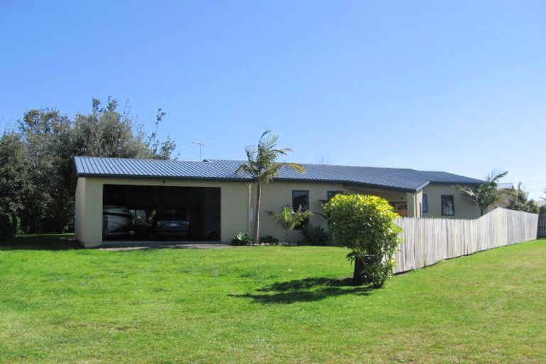 Photo of property in 9 Martin Place, Cooks Beach, Whitianga, 3591