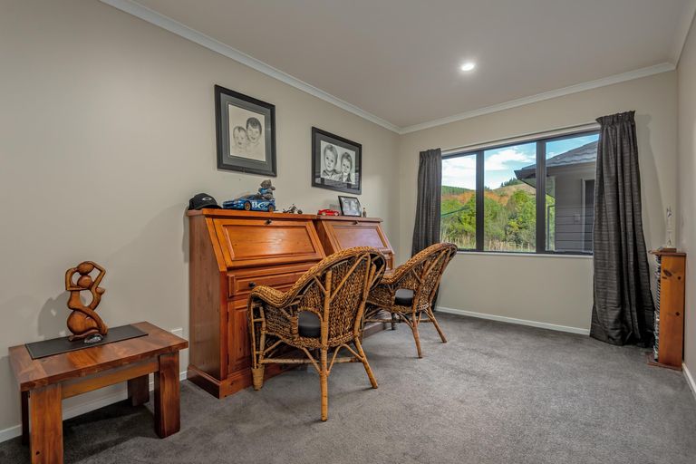 Photo of property in 402 Turitea Road, Turitea, Palmerston North, 4472