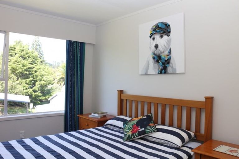 Photo of property in 12 Hardy Place, Cooks Beach, Whitianga, 3591