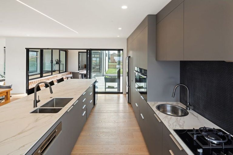 Photo of property in 117a Lake Crescent, Hamilton Lake, Hamilton, 3204