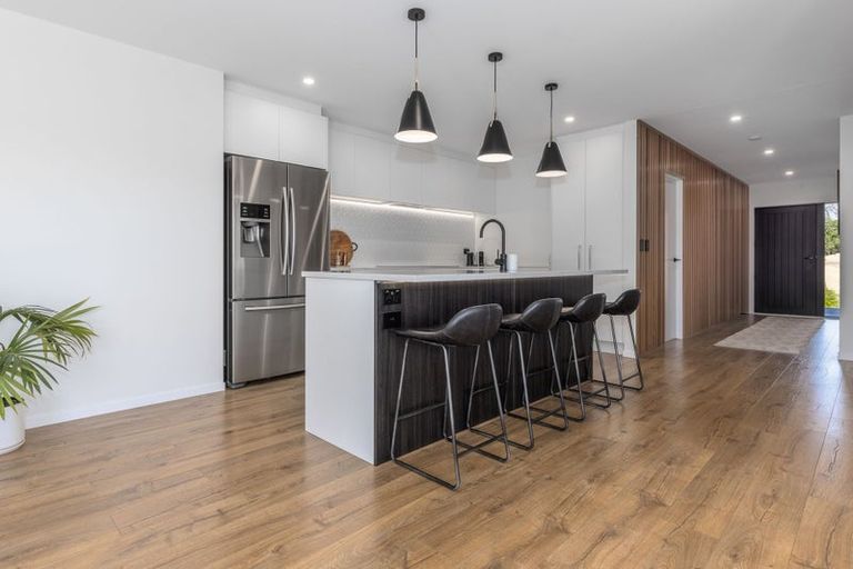 Photo of property in 10 Karearea Avenue, Waikanae, 5036