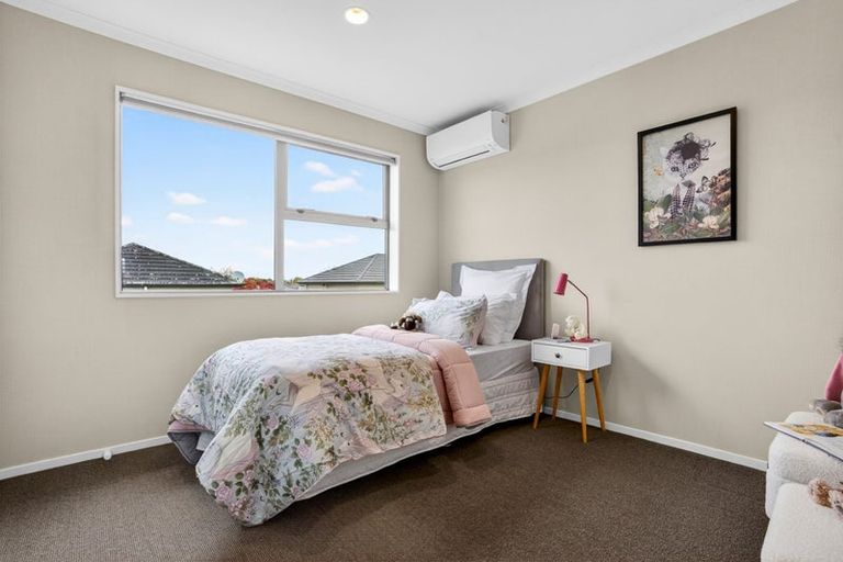 Photo of property in 28 Pickaberry Avenue, Karaka, Papakura, 2113
