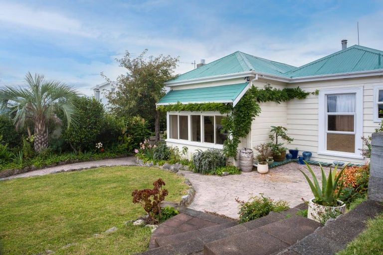 Photo of property in 13 Roslyn Road, Bluff Hill, Napier, 4110