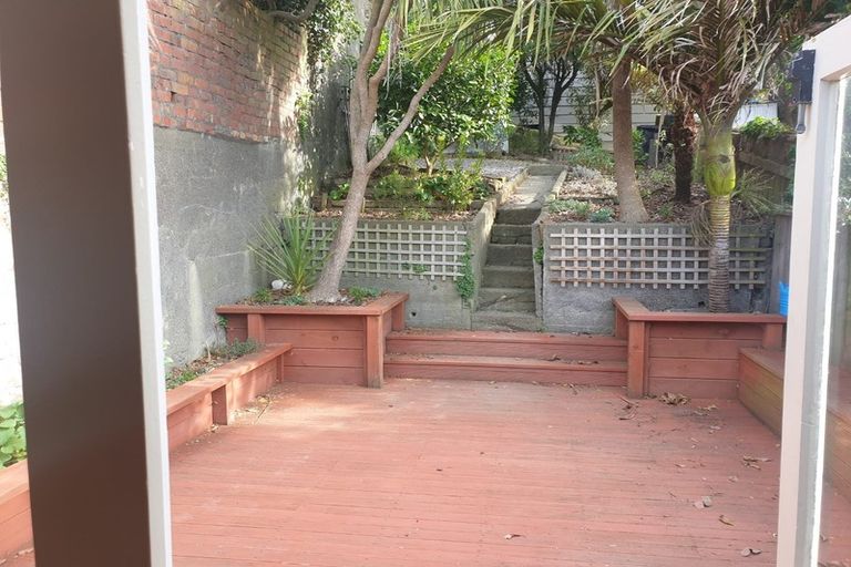 Photo of property in 22 Edinburgh Terrace, Berhampore, Wellington, 6023