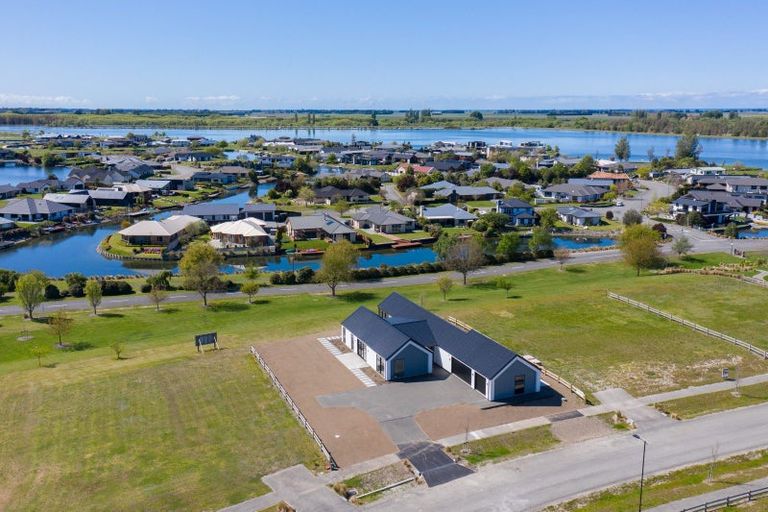 Photo of property in 14 Village Green Drive, Huntingdon, 7774