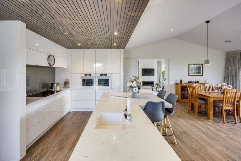 Photo of property in 62 Whakatomo Place, Havelock North, 4130