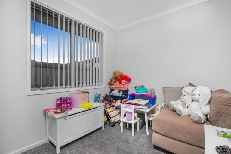 Photo of property in 15 Lamborn Drive, Papakura, 2110