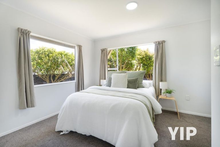 Photo of property in 5 Pimlico Place, Newlands, Wellington, 6037