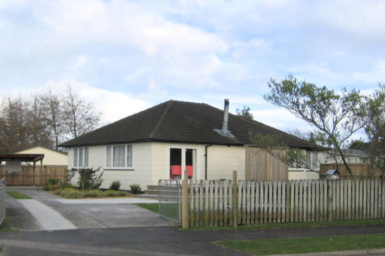 Photo of property in 2 Perry Place, Bader, Hamilton, 3206