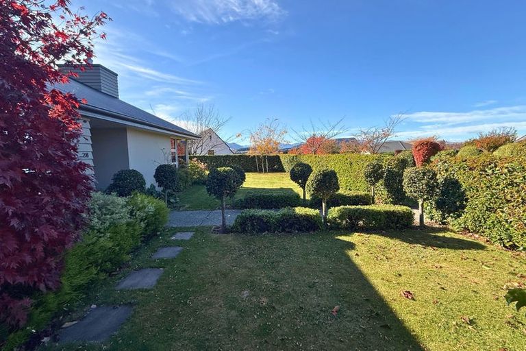 Photo of property in 28 Kelliher Drive, Wanaka, 9305
