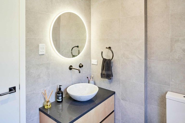 Photo of property in 41 Seaview Road, Paremata, Porirua, 5024