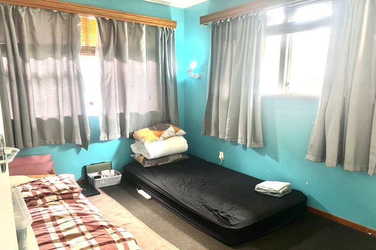 Photo of property in 12 Lewis Road, Pakuranga, Auckland, 2010