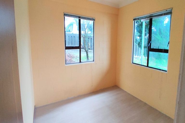 Photo of property in 41 Miltonia Avenue, Te Atatu South, Auckland, 0610