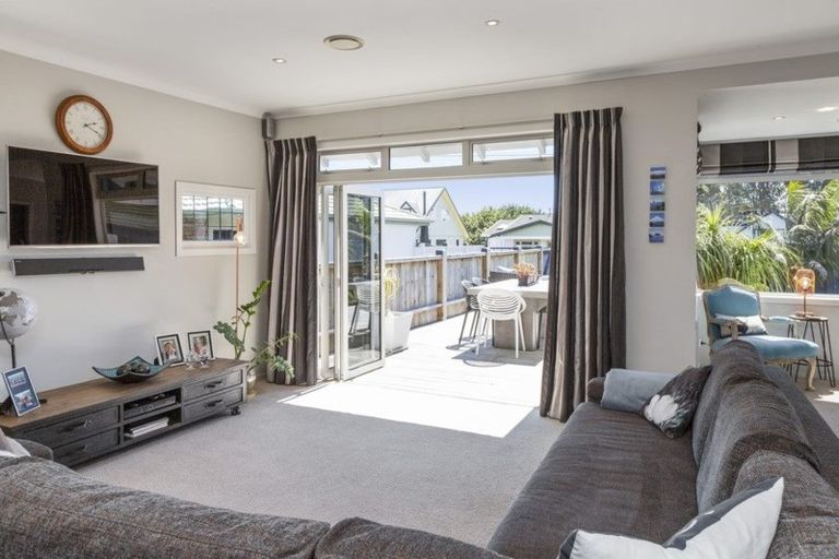 Photo of property in 5 Dorset Avenue, Westown, New Plymouth, 4310