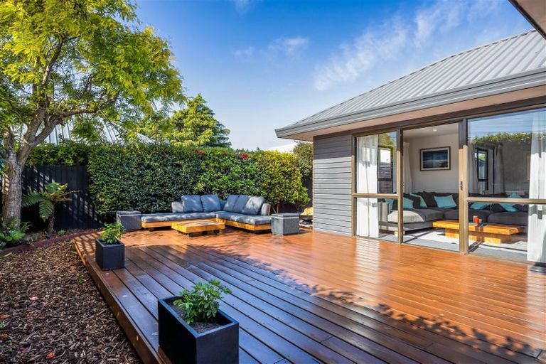 Photo of property in 2 Algie Place, Avonhead, Christchurch, 8042