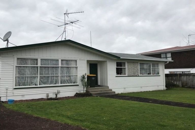 Photo of property in 5 Bodi Place, Te Atatu South, Auckland, 0610