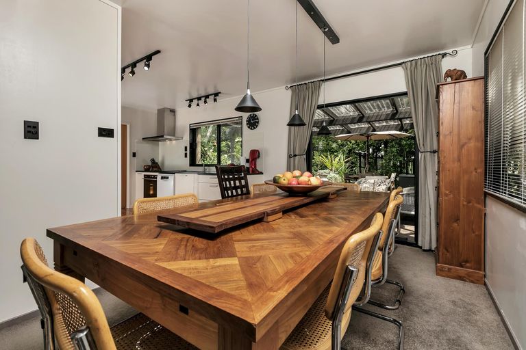 Photo of property in 1/1 Tern Place, Unsworth Heights, Auckland, 0632