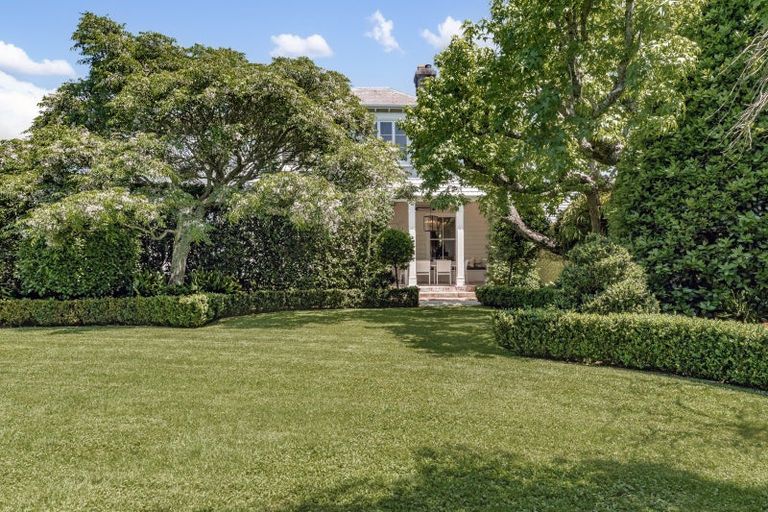Photo of property in 52 Bassett Road, Remuera, Auckland, 1050