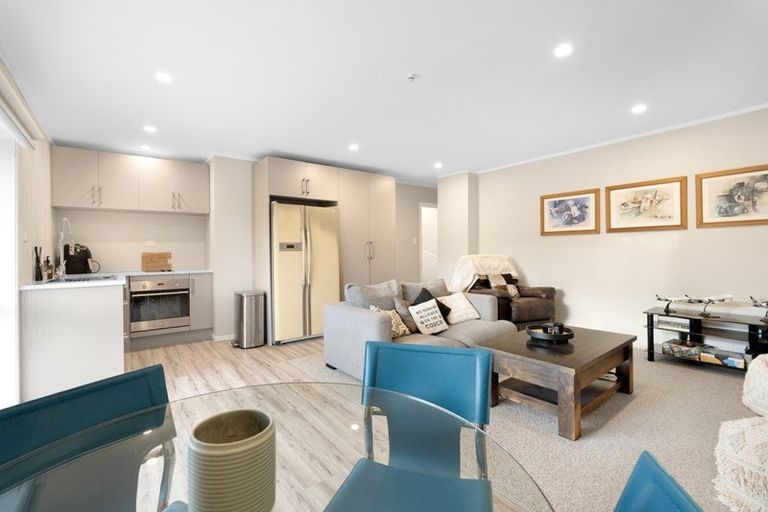 Photo of property in 16 Langford Place, Dairy Flat, Albany, 0792