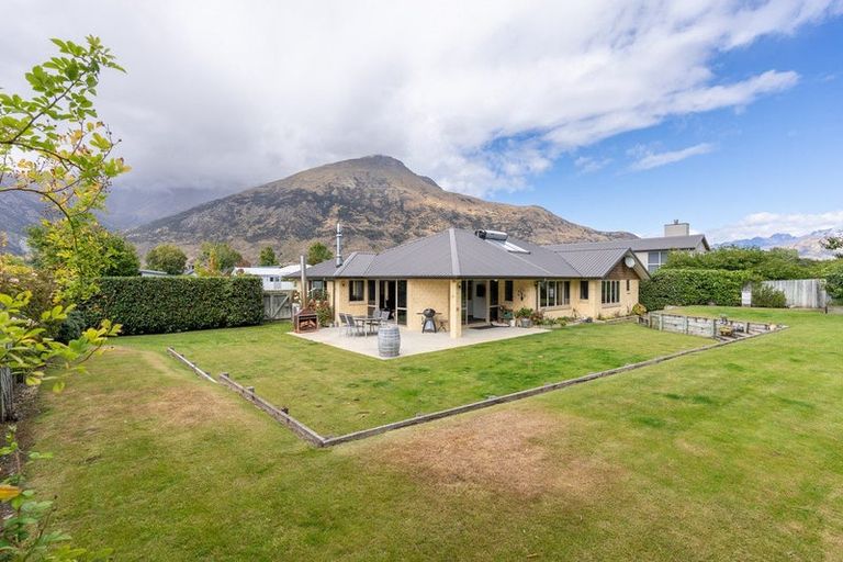 Photo of property in 33 Sylvan Street, Lake Hayes, Queenstown, 9304