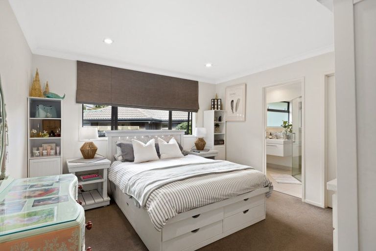 Photo of property in 23 Waldorf Crescent, Orewa, 0931