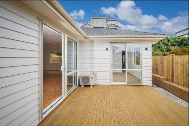 Photo of property in 27 Caldera Drive, Long Bay, Auckland, 0630