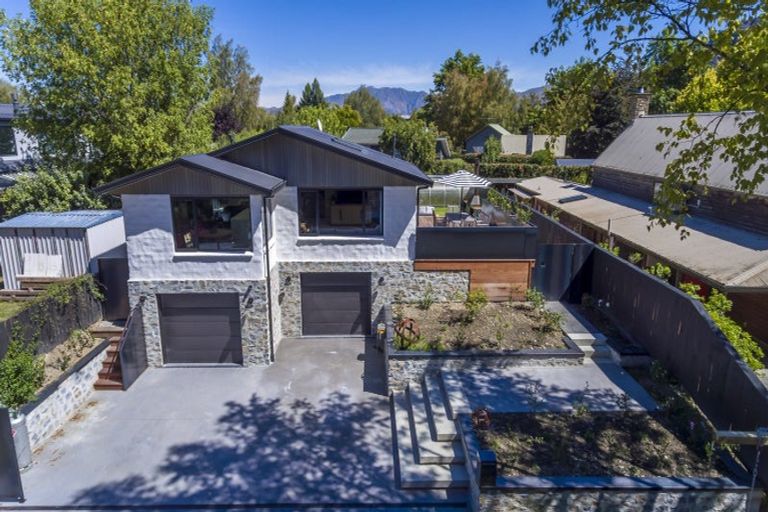 Photo of property in 2 Jenkins Place, Arrowtown, 9302