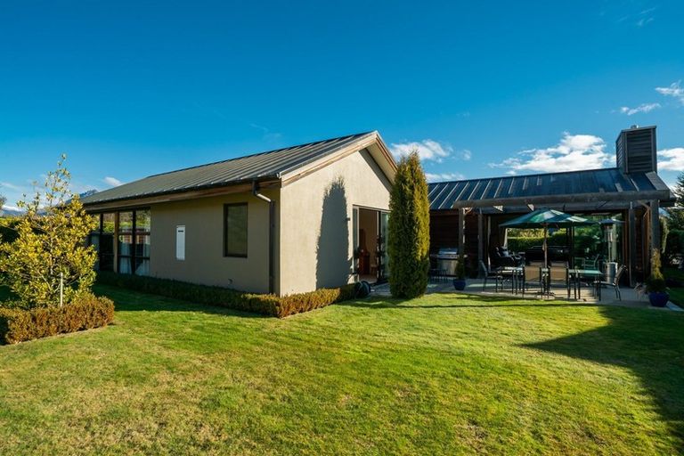 Photo of property in 8 Jackby Court, Jacks Point, Queenstown, 9371