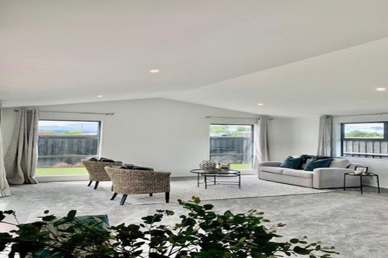 Photo of property in 10 Mccahon Drive, Rangiora, 7400